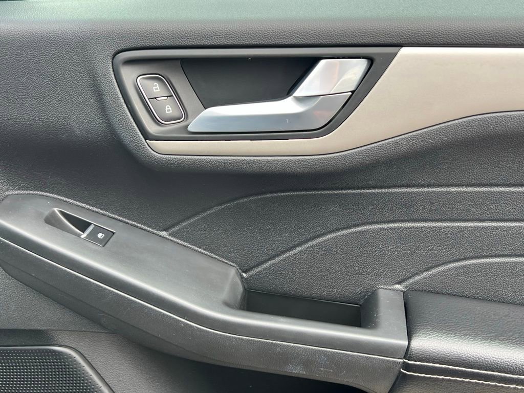 Used 2022 Ford Escape SEL image 13