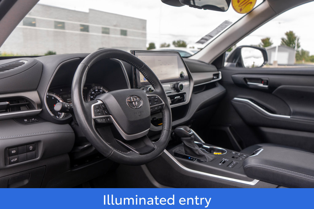 Used 2024 Toyota Highlander XLE AWD/4WD image 21