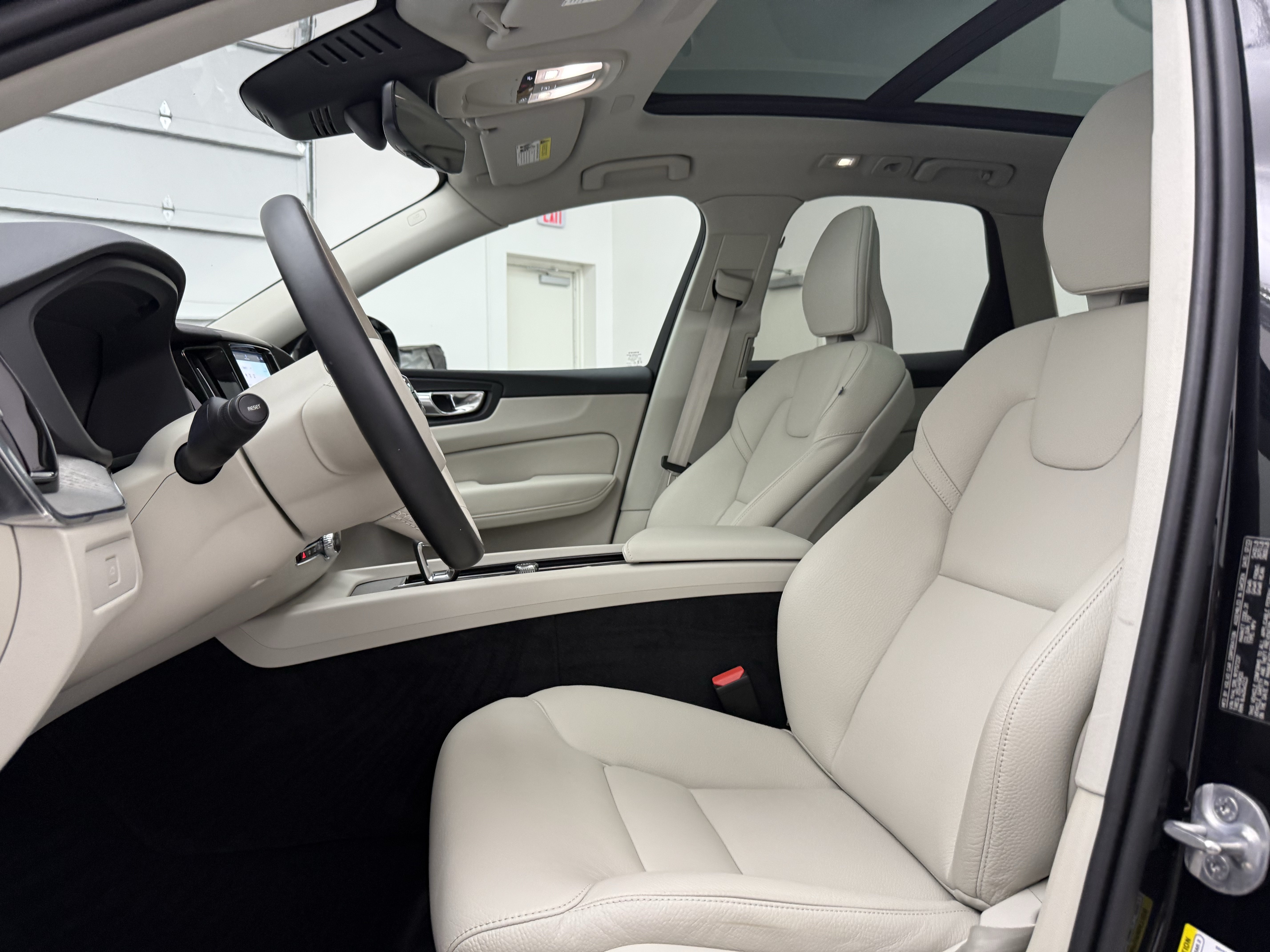 Certified 2024 Volvo XC60 B5 Plus w/ Protection Package Premier AWD/4WD image 12