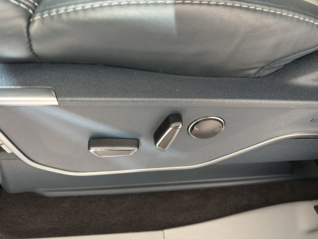 Used 2023 Ford F150 Limited image 16