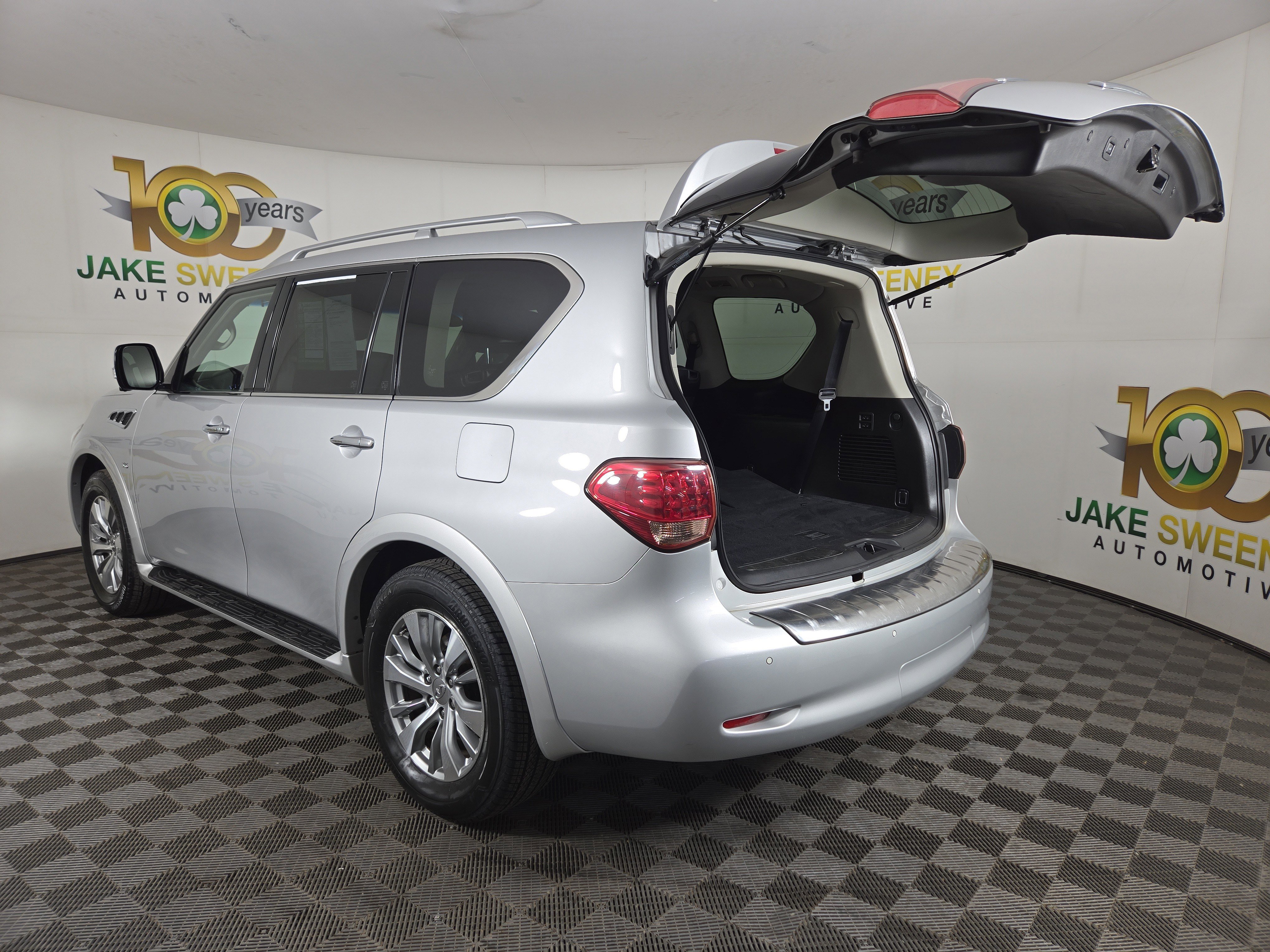 Used 2017 INFINITI QX80 4WD w/ Driver Assistance Package image 32