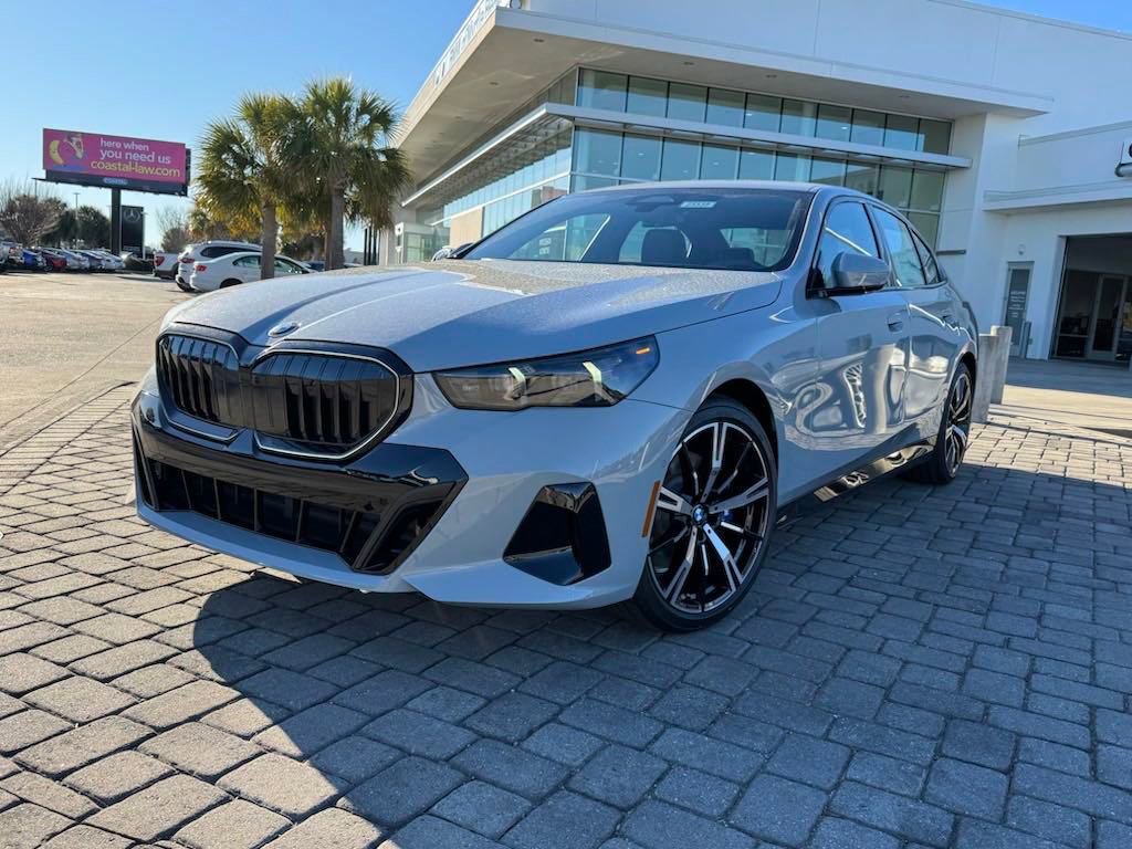 Used 2025 BMW 530i 530i w/ M Sport Package image 1