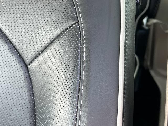Used 2024 Chrysler Pacifica Limited FWD image 16