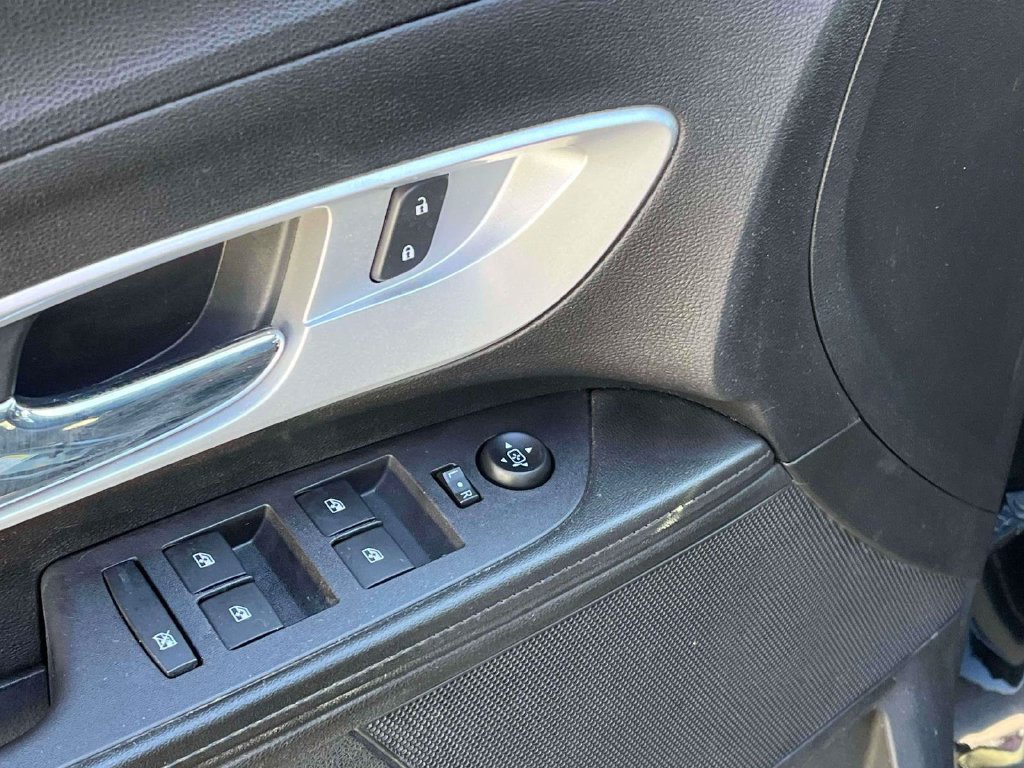 Used 2016 Chevrolet Equinox LT FWD image 18