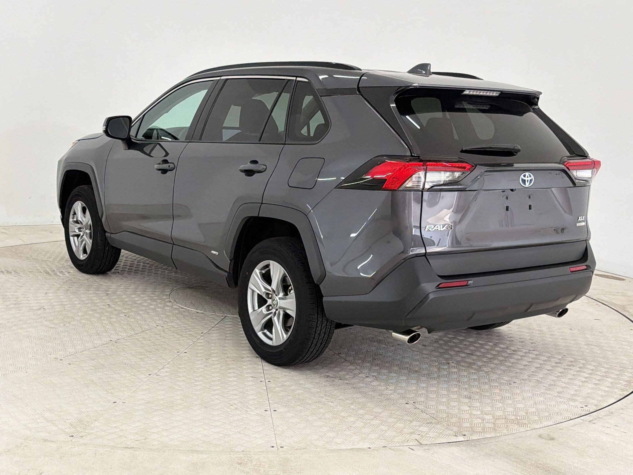 Used 2024 Toyota RAV4 XLE AWD/4WD image 3