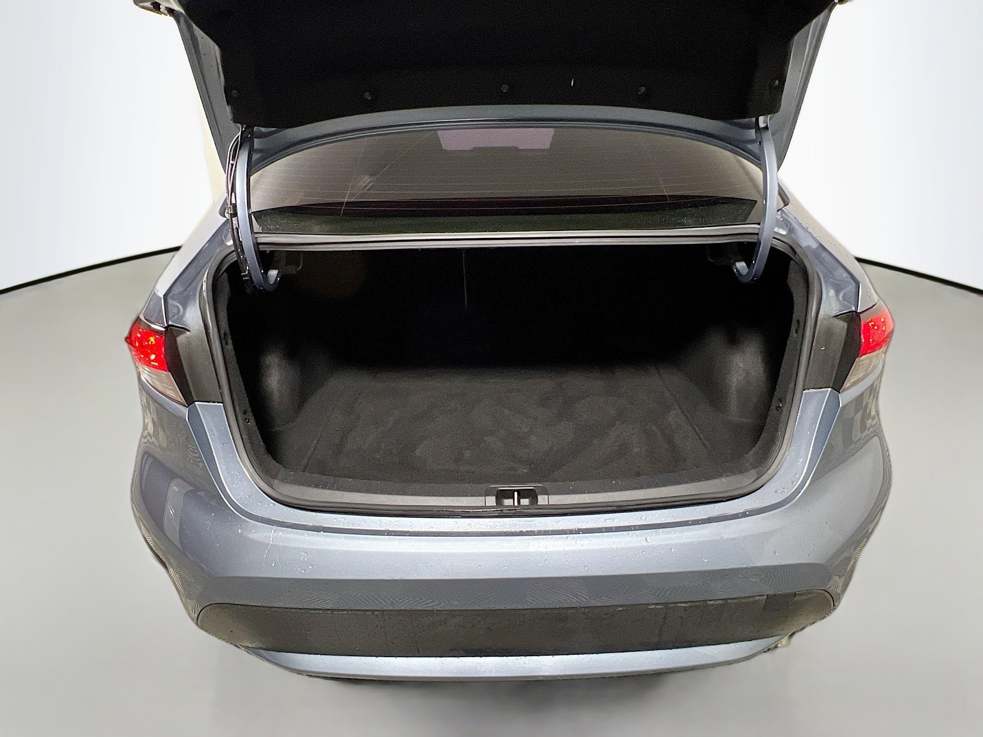 Used 2022 Toyota Corolla LE image 32