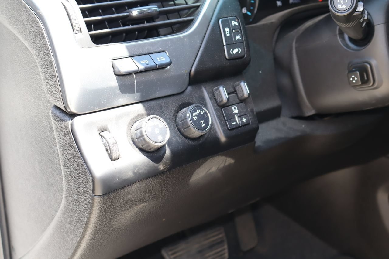 Used 2019 Chevrolet Suburban Premier AWD/4WD image 28