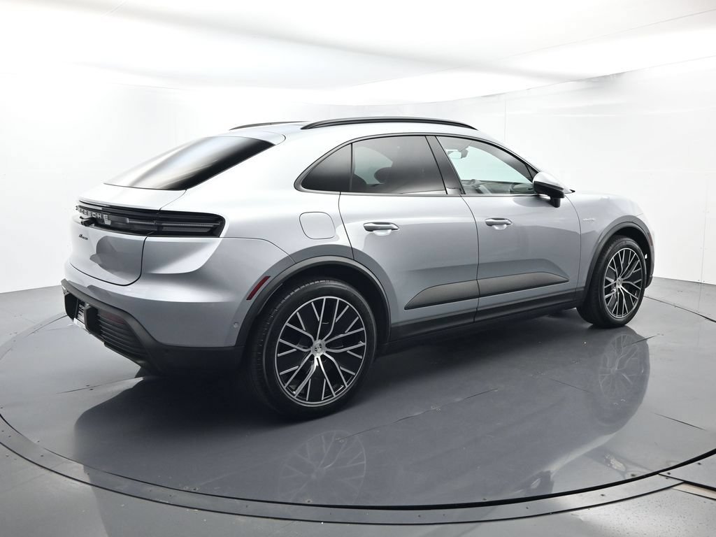 Certified 2025 Porsche Macan Electric RWD image 15