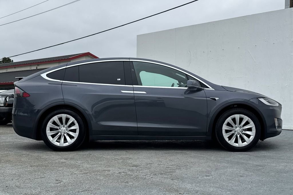 Used 2021 Tesla Model X Long Range image 2