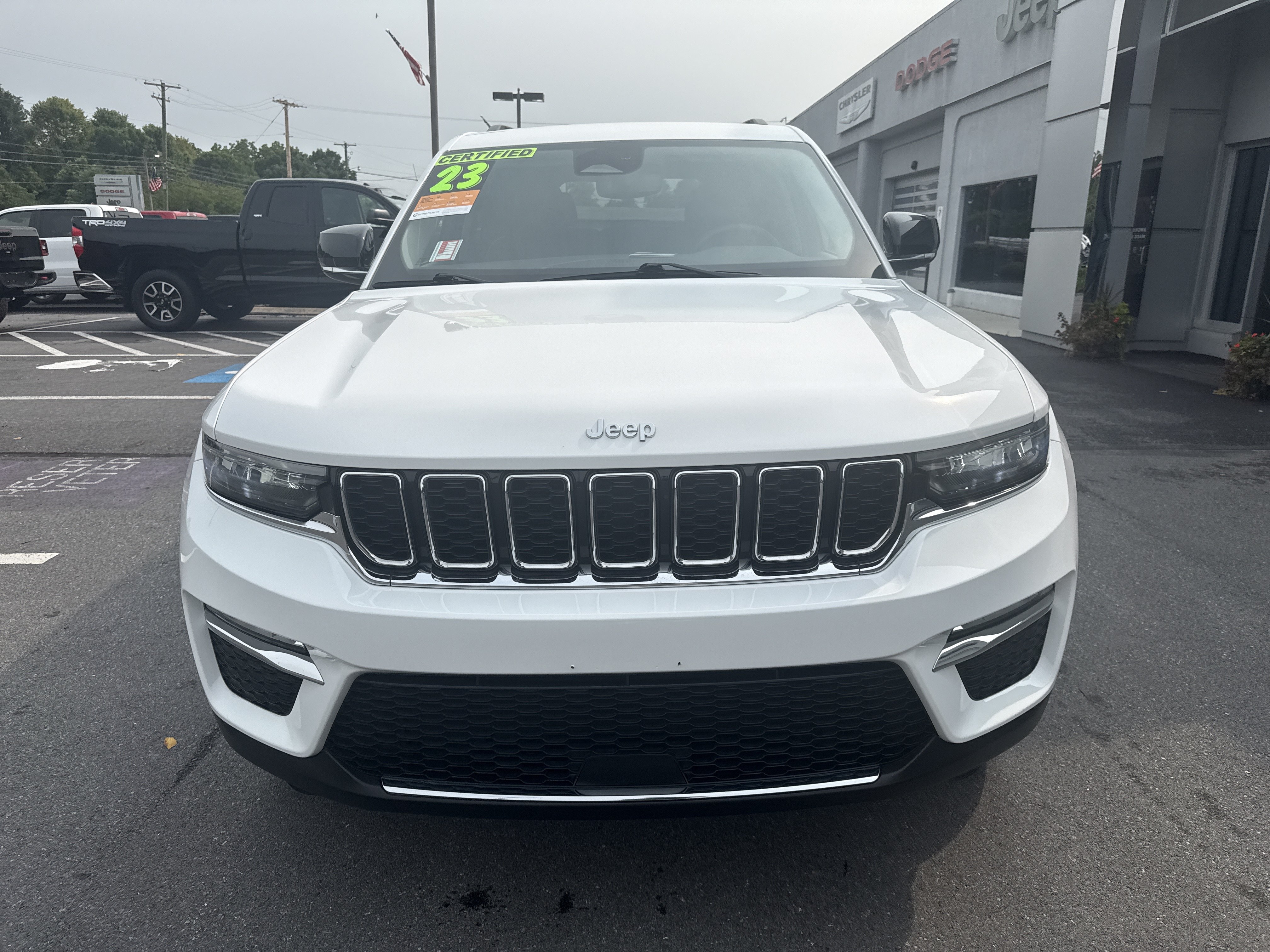 Used 2023 Jeep Grand Cherokee Limited AWD/4WD image 9