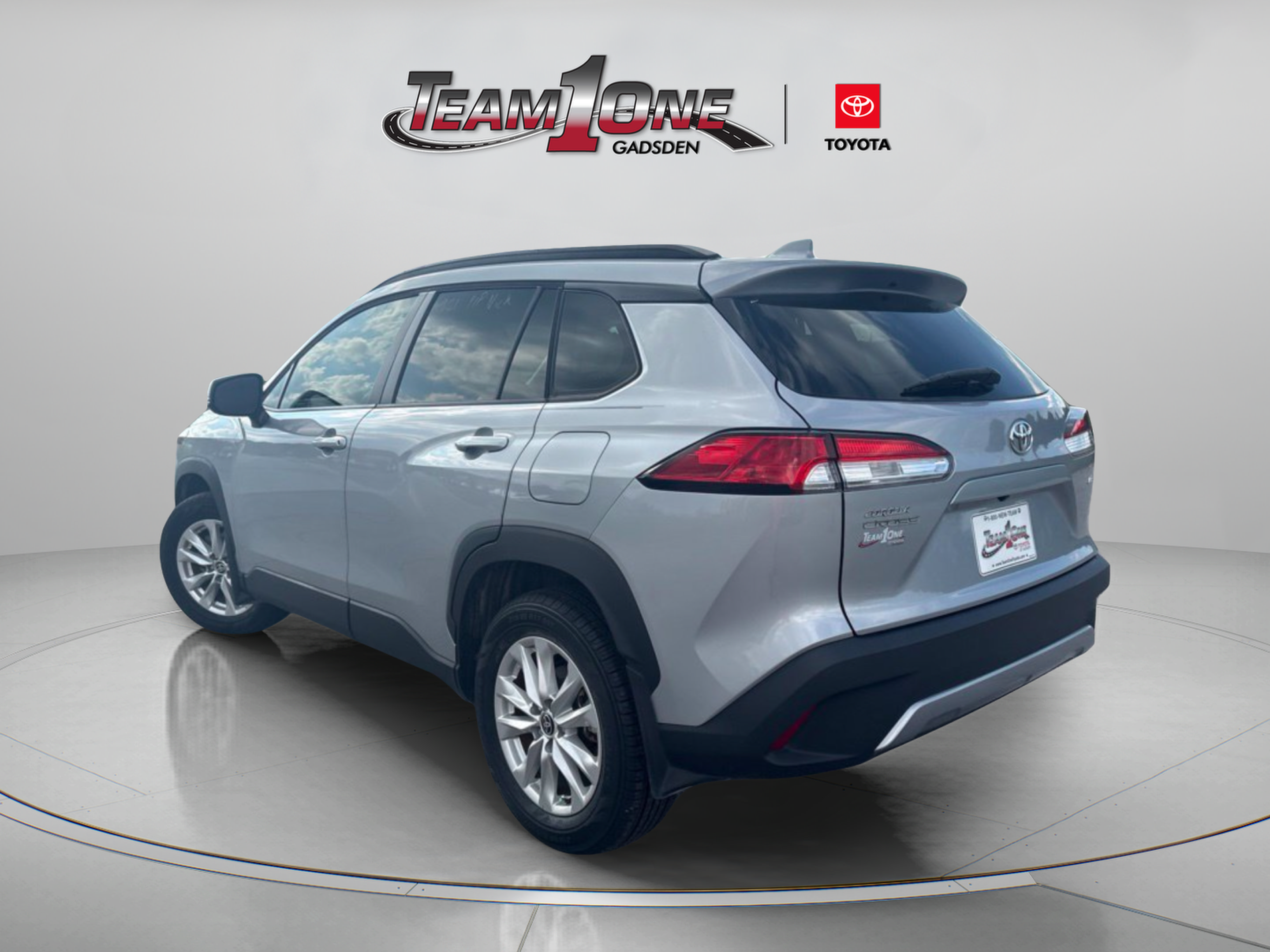 Used 2024 Toyota Corolla Cross LE FWD image 5