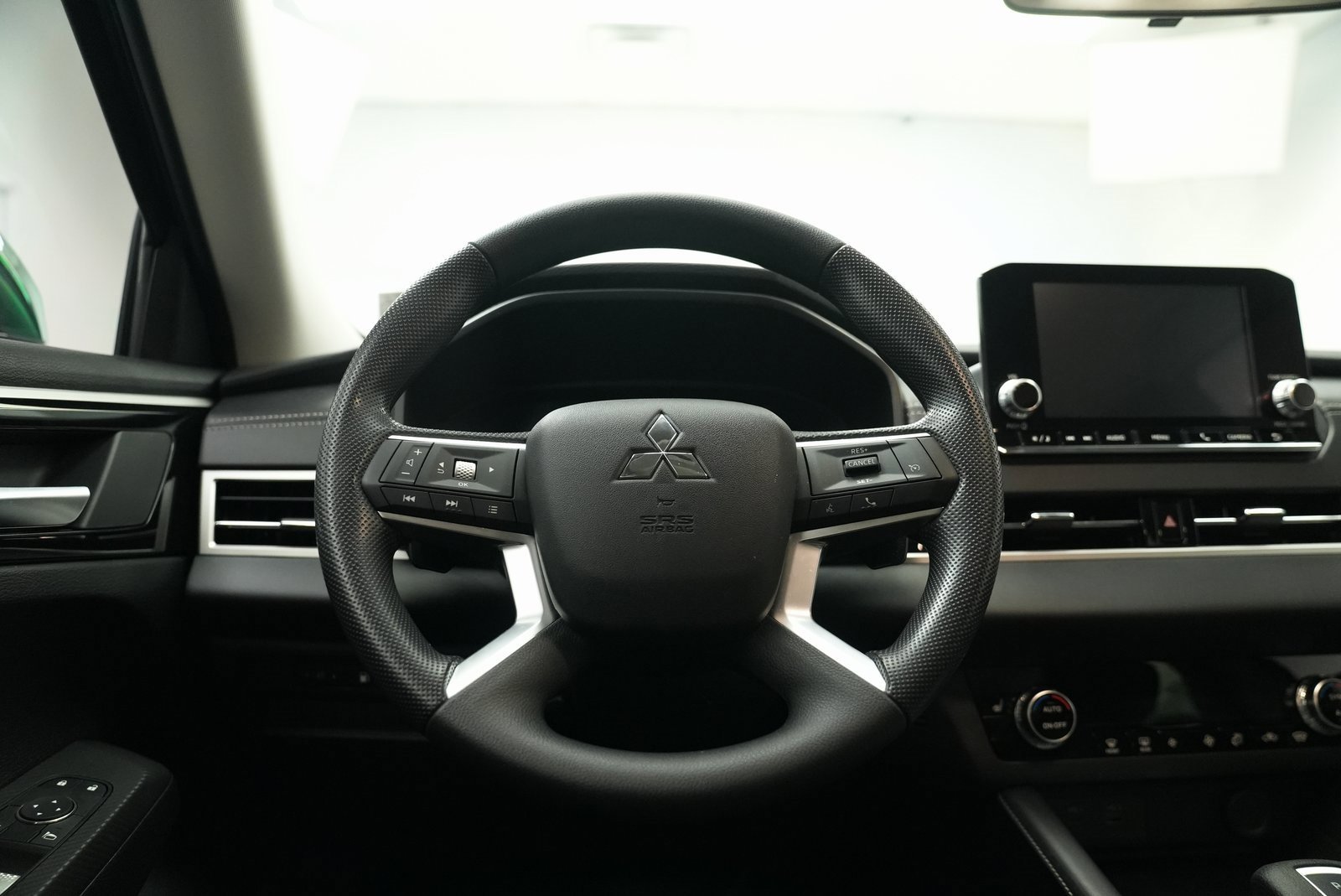 Used 2025 Mitsubishi Outlander ES image 24