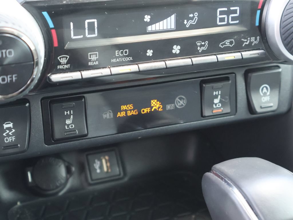 Used 2023 Toyota RAV4 XLE Premium AWD/4WD image 93