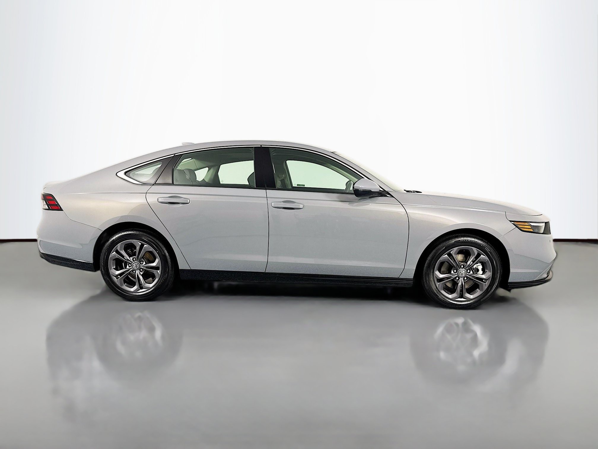 Certified 2024 Honda Accord EX-L image 4