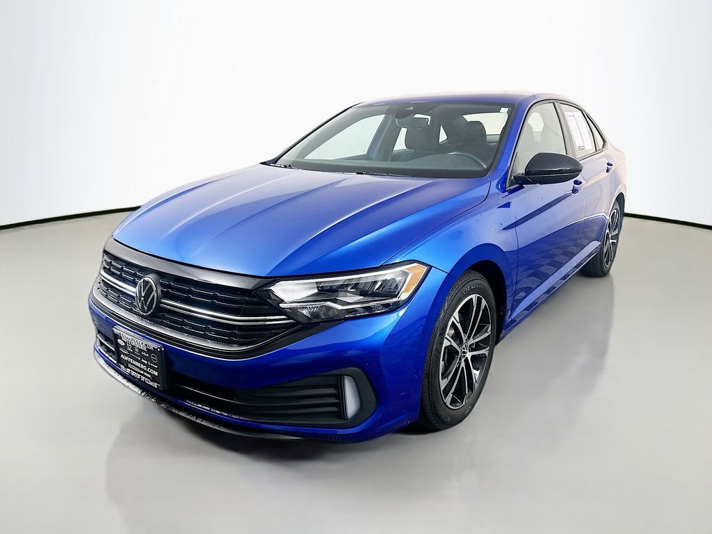 Used 2023 Volkswagen Jetta Sport image 3