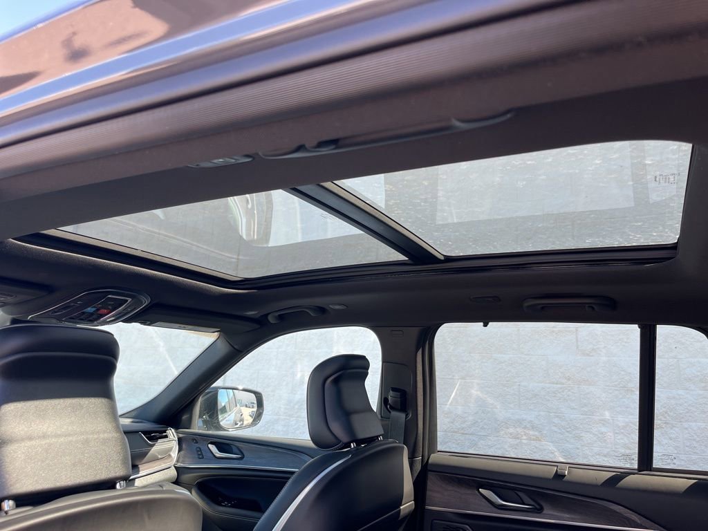 New 2025 Jeep Grand Cherokee Overland w/ Luxury Tech Group IV image 29