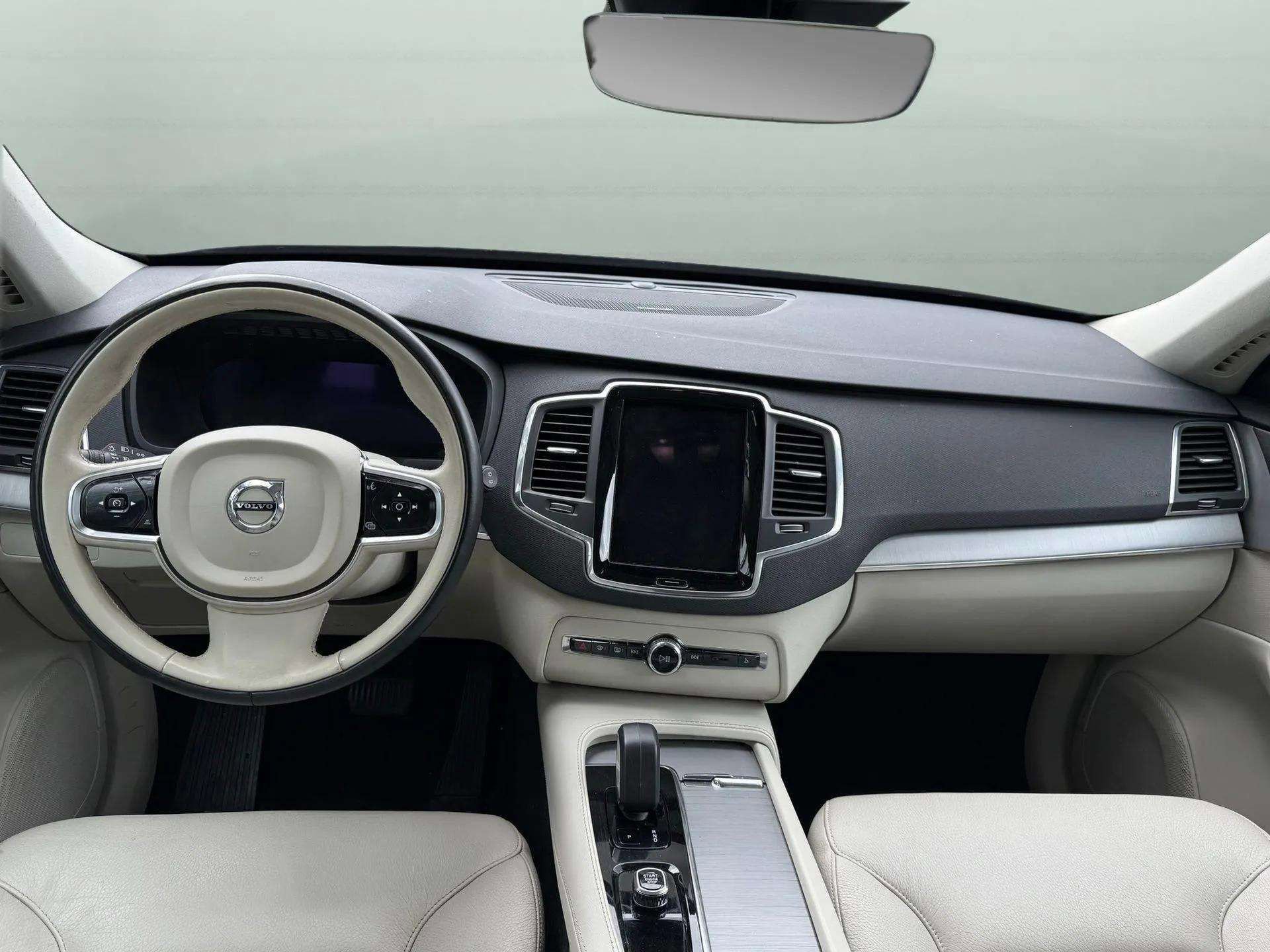 Used 2023 Volvo XC90 B5 Core w/ Protection Package Premier image 4