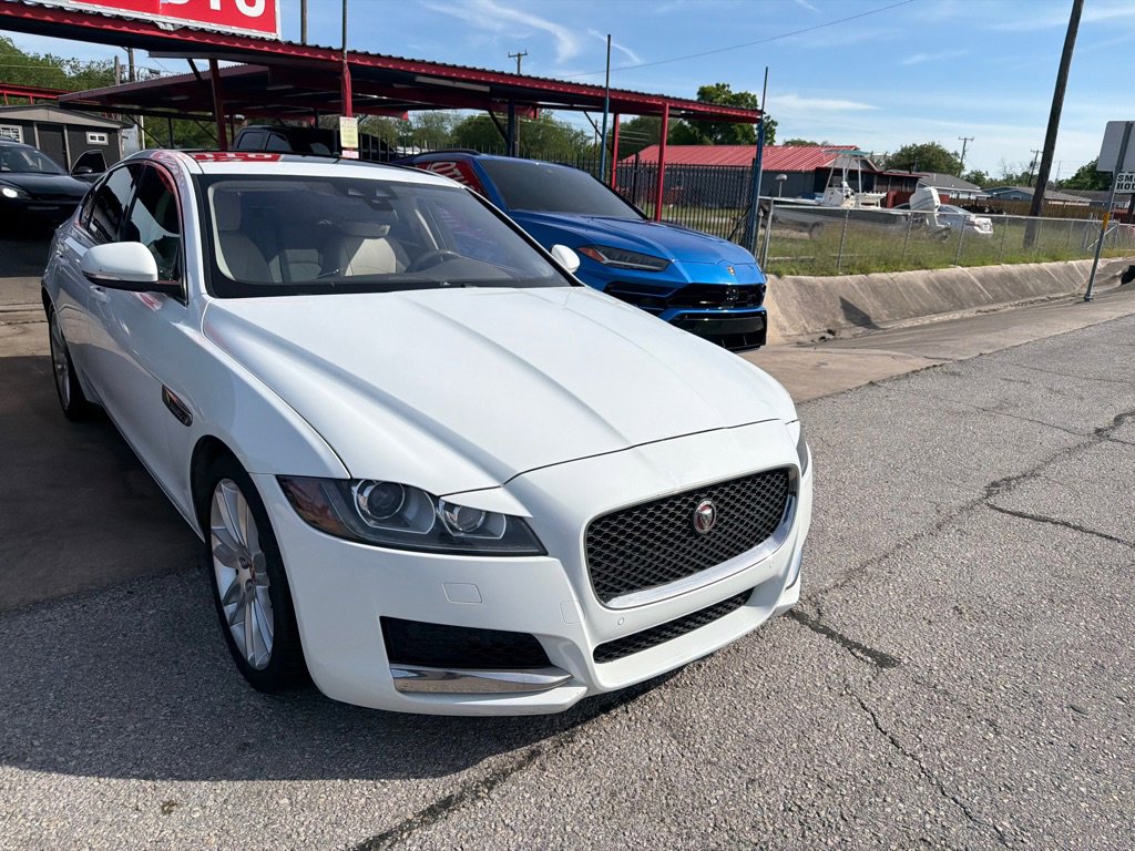Used 2016 Jaguar XF Prestige RWD image 7