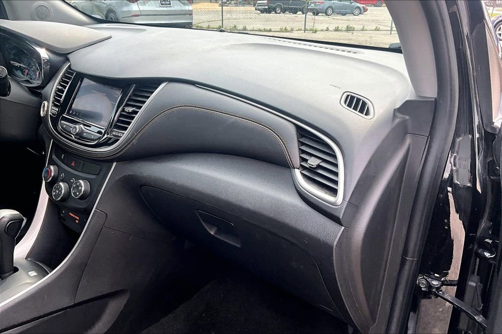 Used 2020 Chevrolet Trax LT w/ LT Convenience Package FWD image 20