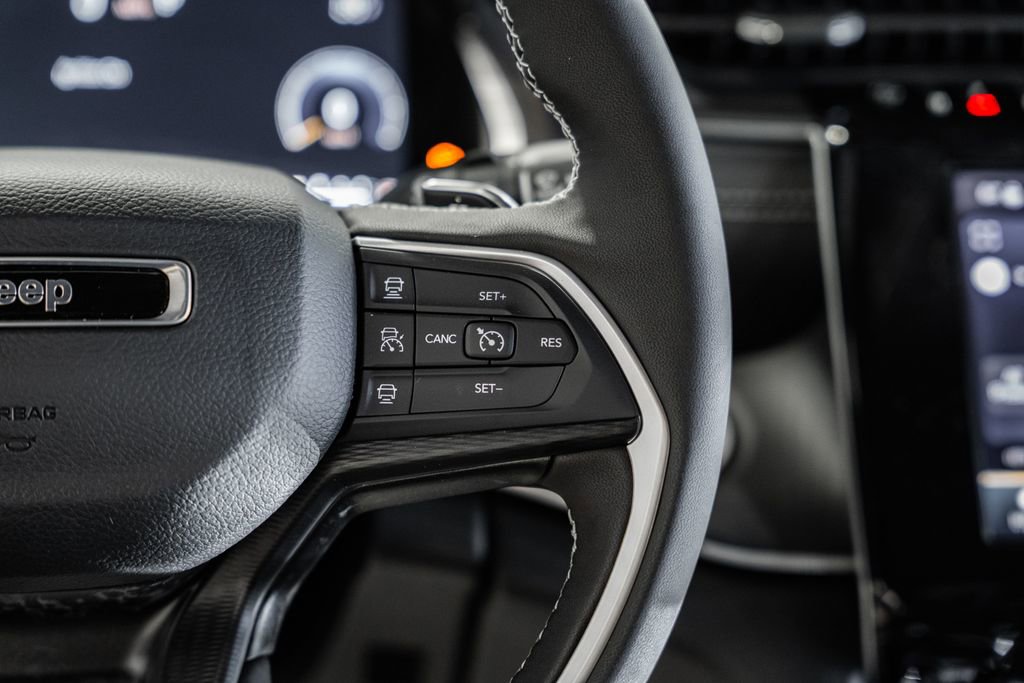 New 2025 Jeep Grand Cherokee Laredo X w/ Luxury Tech Group I image 25