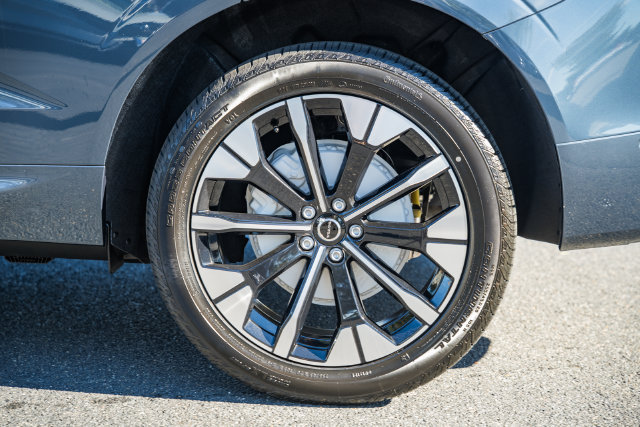 New 2027 Volvo XC60 B5 Plus AWD/4WD image 19