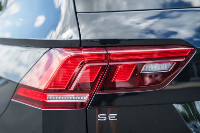 Used 2022 Volkswagen Tiguan SE FWD image 7