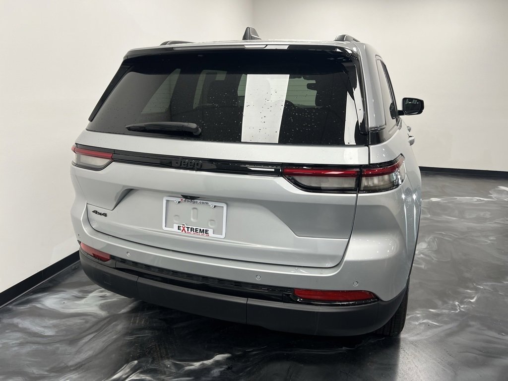 Used 2024 Jeep Grand Cherokee Altitude image 6