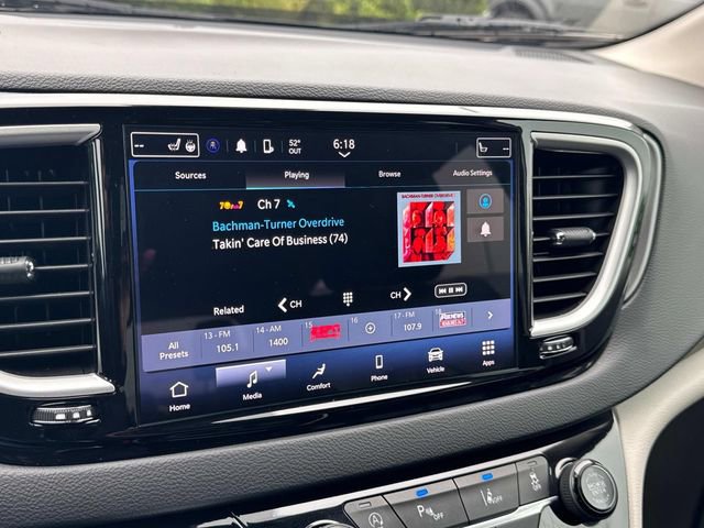 Used 2023 Chrysler Pacifica Touring-L FWD image 34
