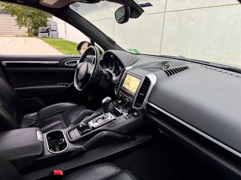Used 2014 Porsche Cayenne Diesel Platinum Edition AWD/4WD image 19