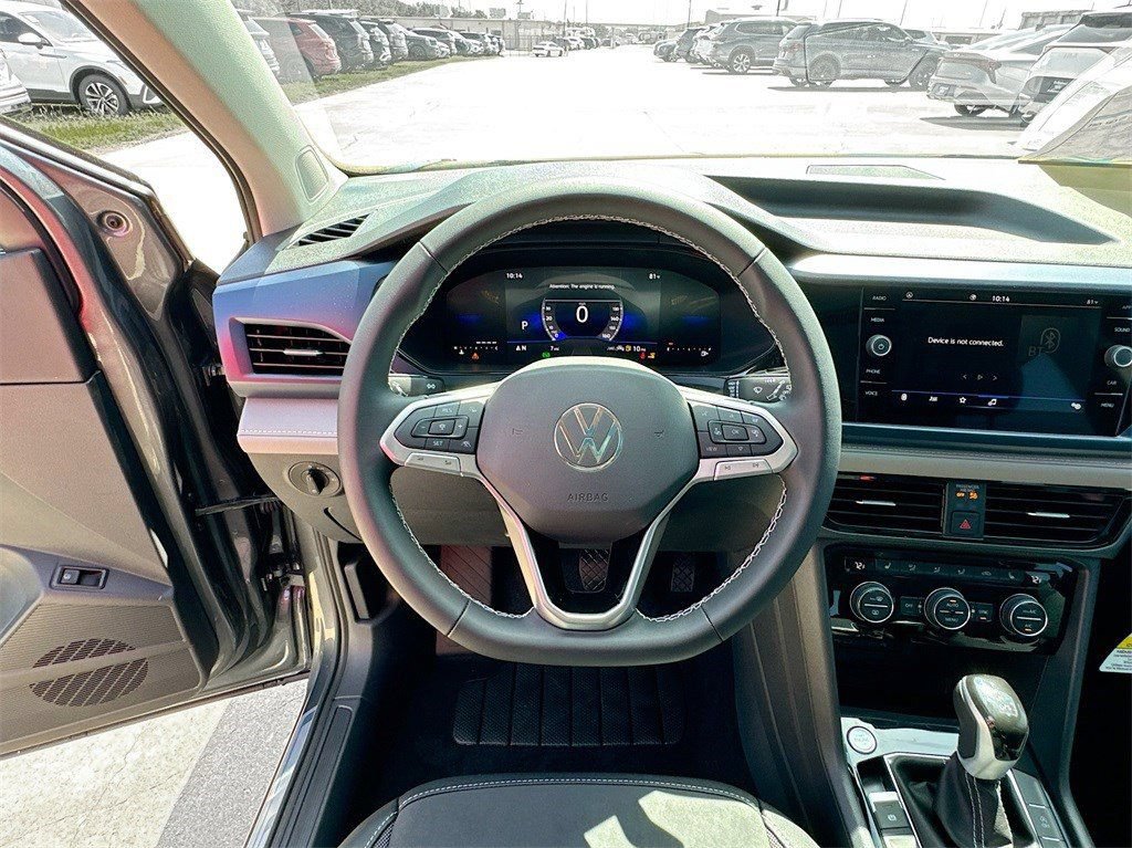 Used 2024 Volkswagen Taos SE FWD image 11