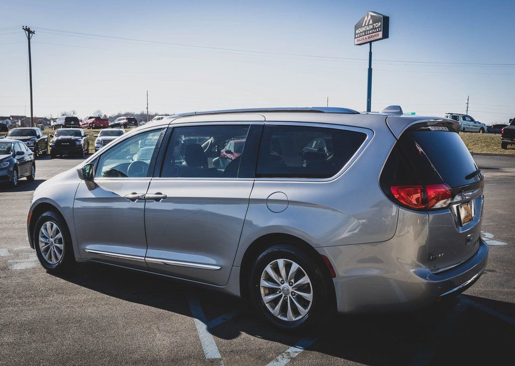 Used 2019 Chrysler Pacifica Touring-L image 23