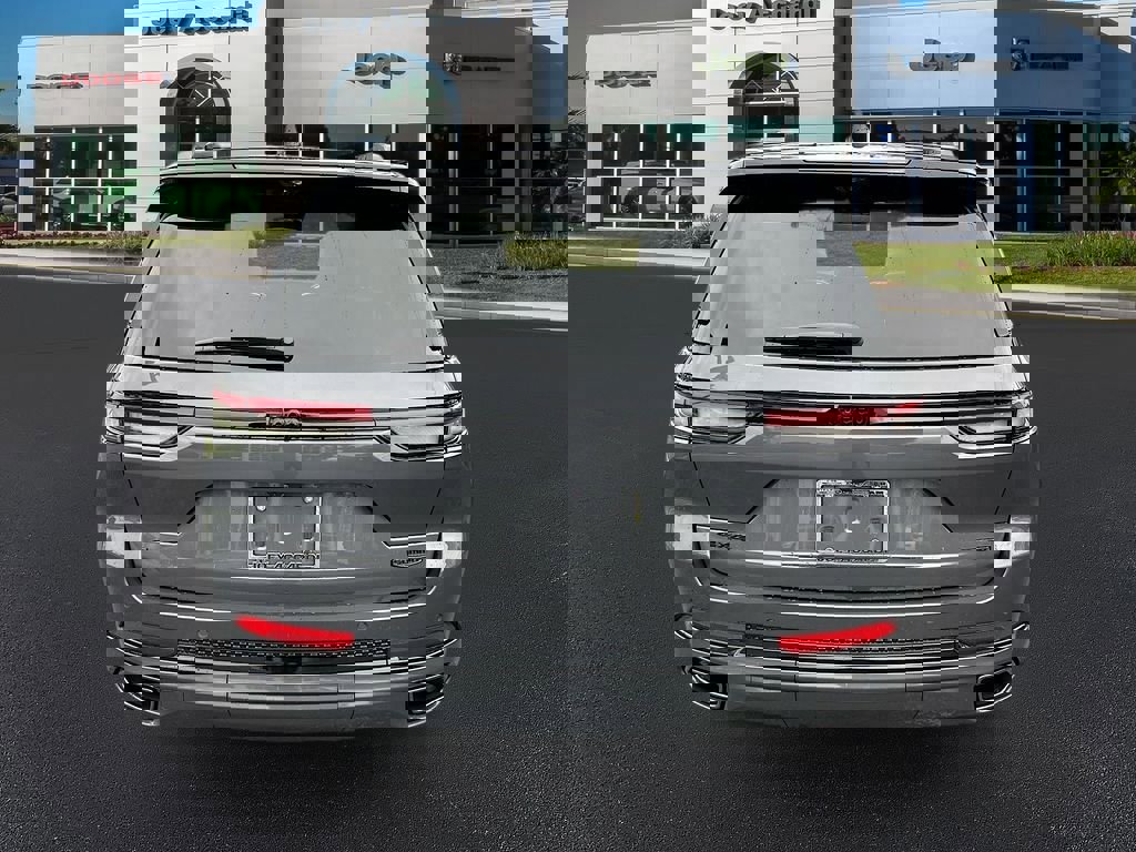 New 2025 Jeep Grand Cherokee Summit image 8