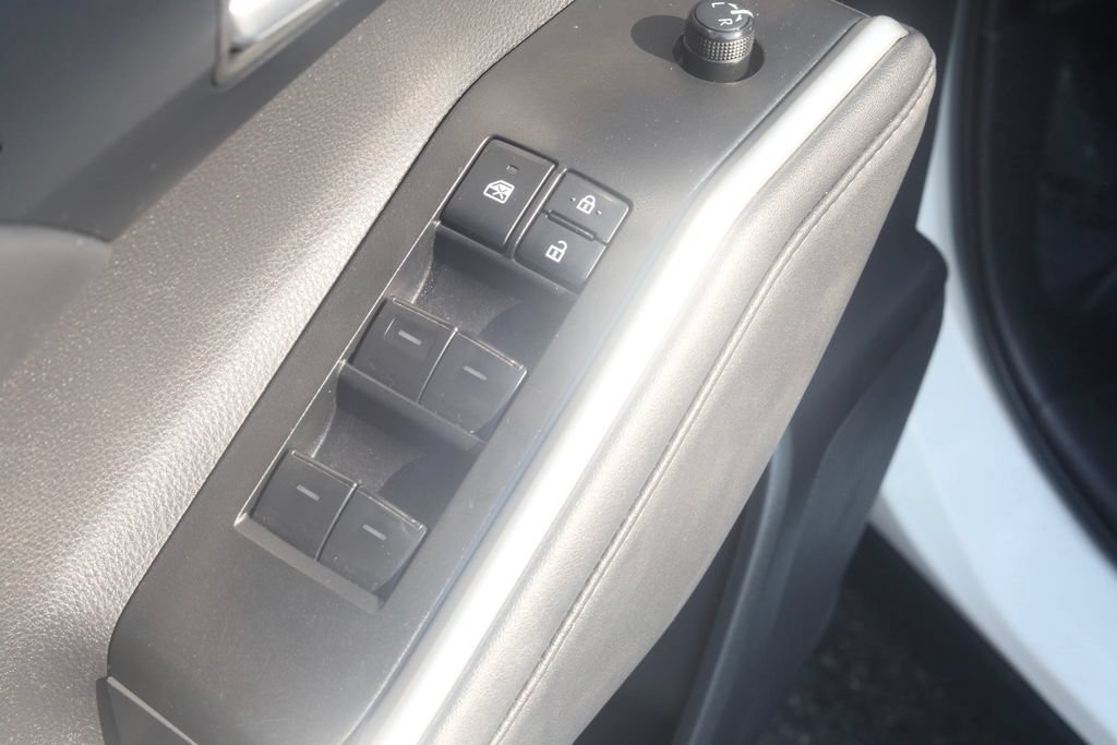 Used 2025 Toyota Highlander XLE AWD/4WD image 21