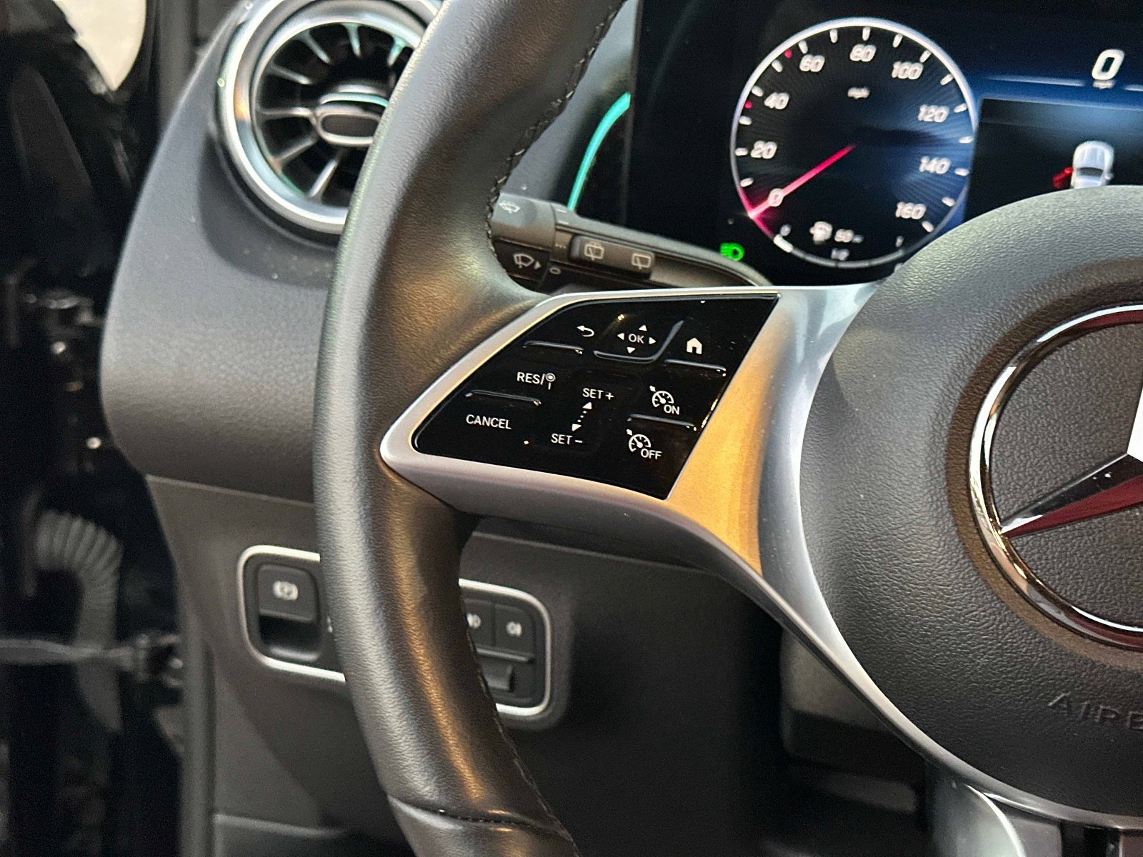 Certified 2025 Mercedes-Benz GLB 250 image 28