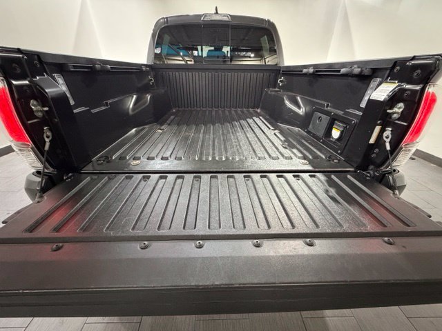 Used 2020 Toyota Tacoma TRD Sport w/ Technology Package AWD/4WD image 21