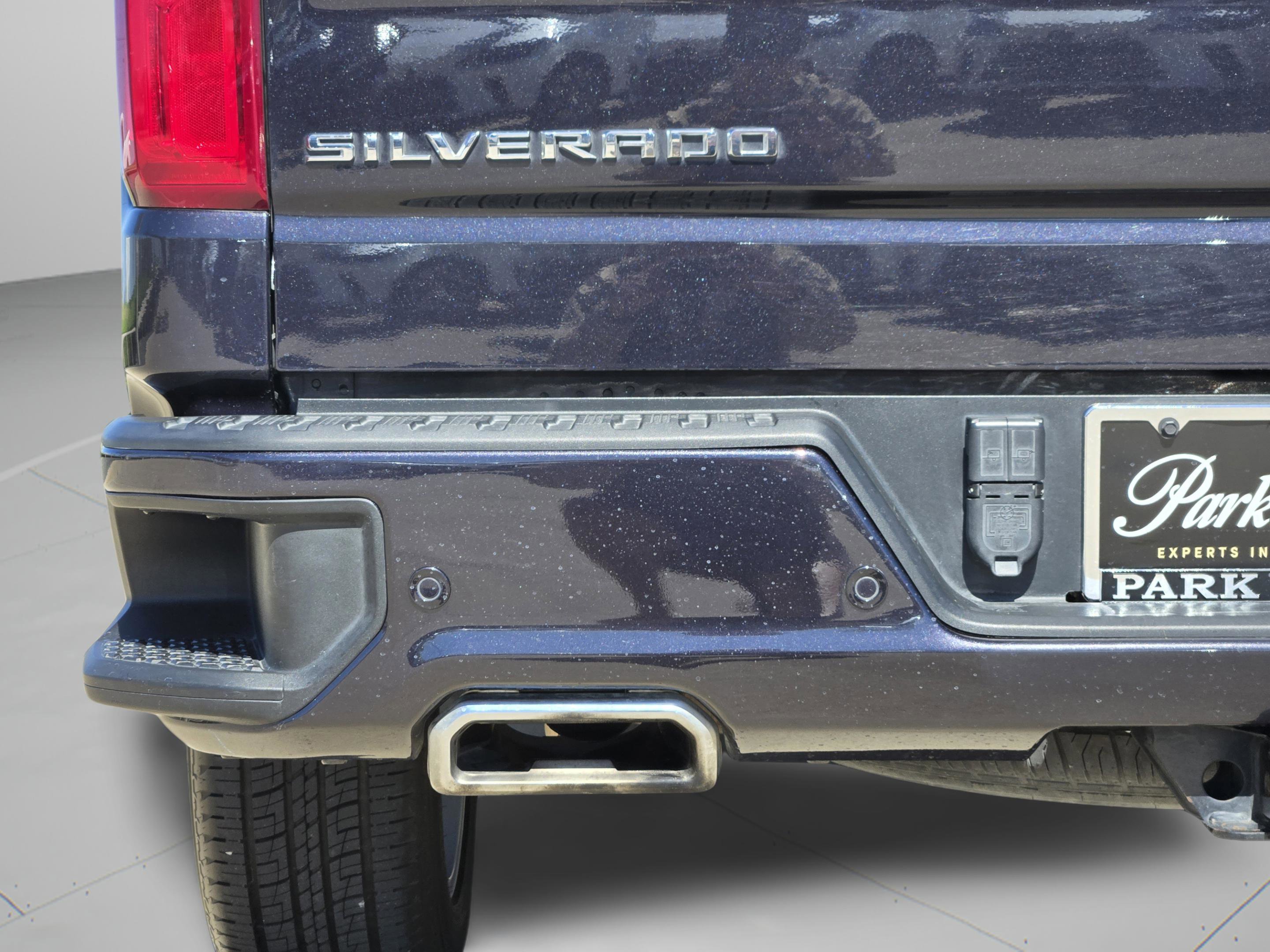 Used 2023 Chevrolet Silverado 1500 High Country w/ Technology Package image 17