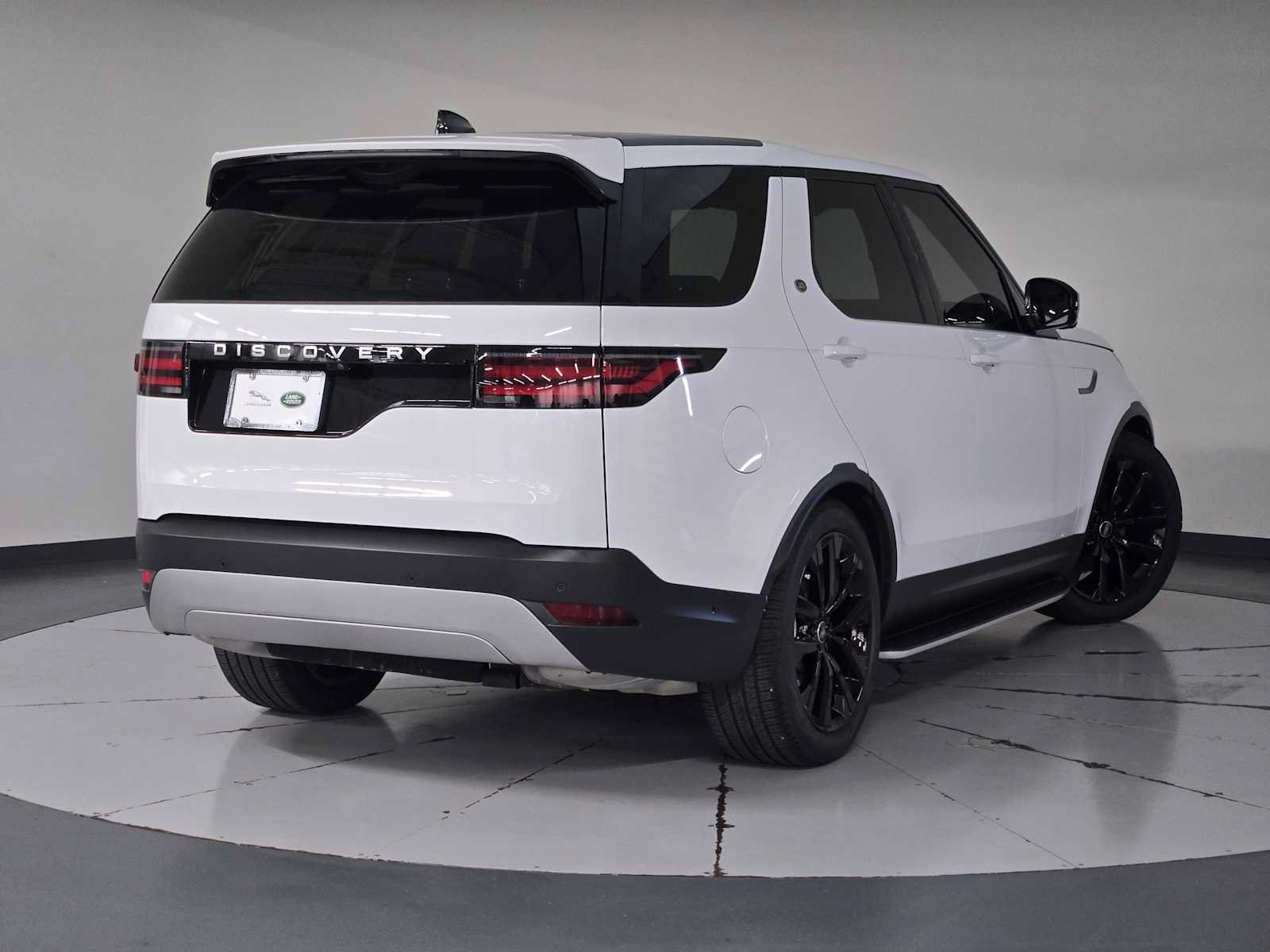 Used 2026 Land Rover Discovery S AWD/4WD image 2
