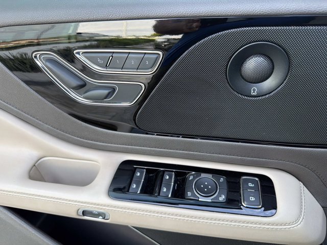Used 2020 Lincoln Aviator Reserve w/ Elements Package Plus RWD image 12
