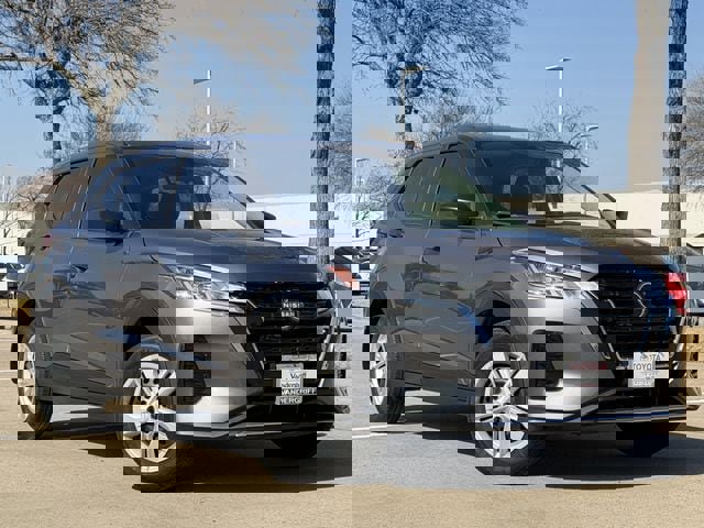 Used 2024 Nissan Kicks S image 2