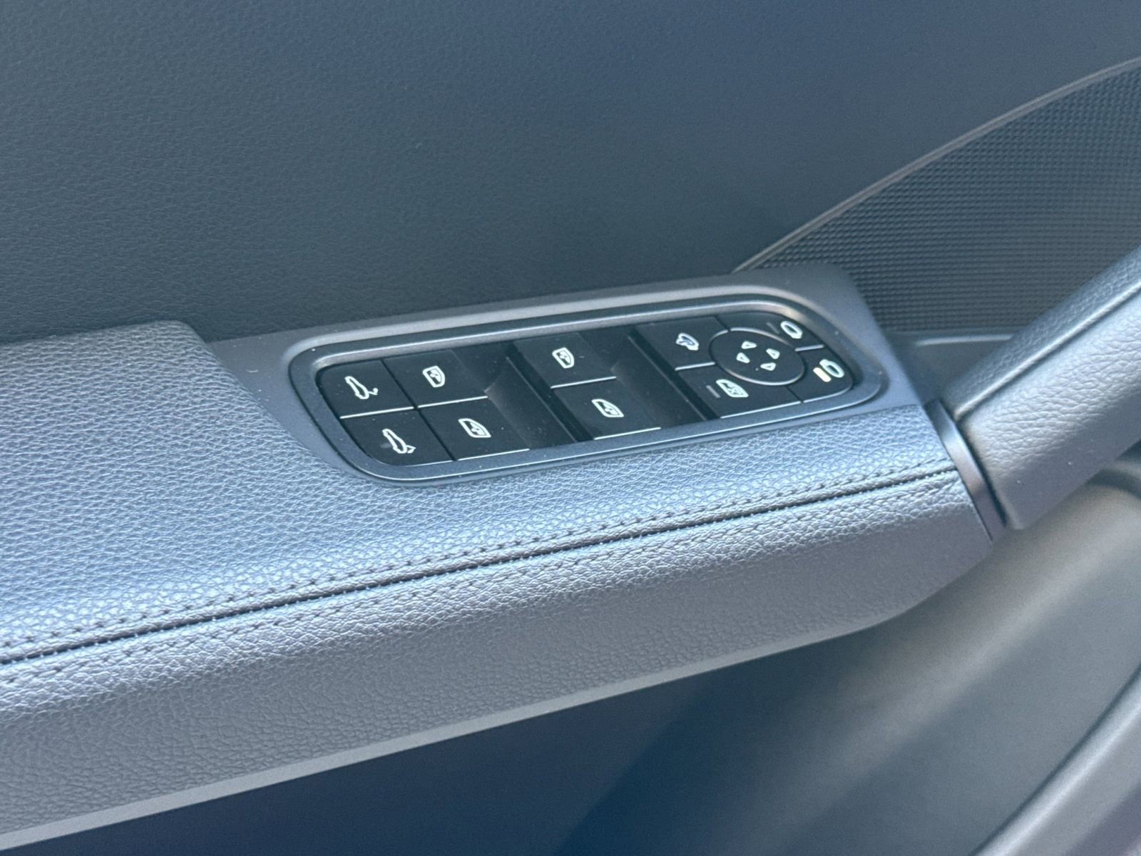 New 2026 Porsche Cayenne image 13