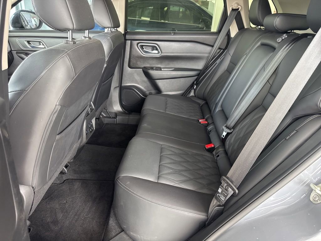 Used 2024 Nissan Rogue Platinum w/ Platinum Premium Package image 11