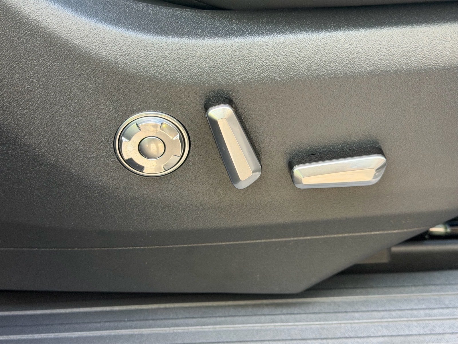 New 2026 Lincoln Navigator Reserve w/ Jet Appearance Package AWD/4WD image 16