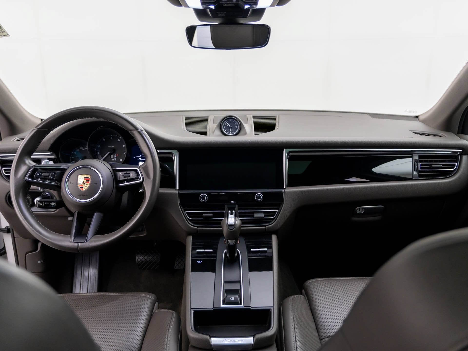 Certified 2023 Porsche Macan AWD/4WD image 11