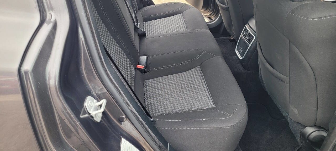 Used 2023 Dodge Charger SXT image 12