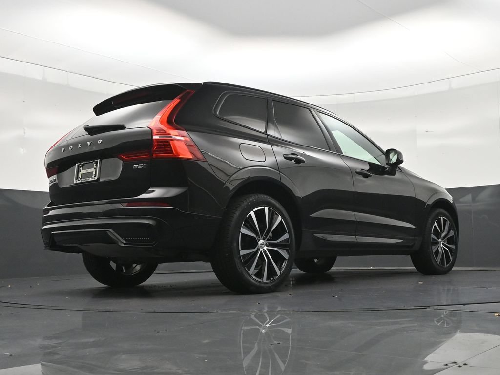 Certified 2024 Volvo XC60 B5 Plus w/ Climate Package AWD/4WD image 28