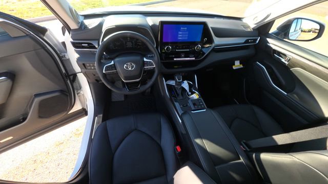 New 2026 Toyota Highlander Limited AWD/4WD image 19