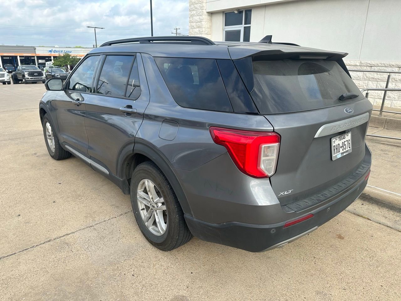 Used 2021 Ford Explorer XLT w/ Equipment Group 202A image 7