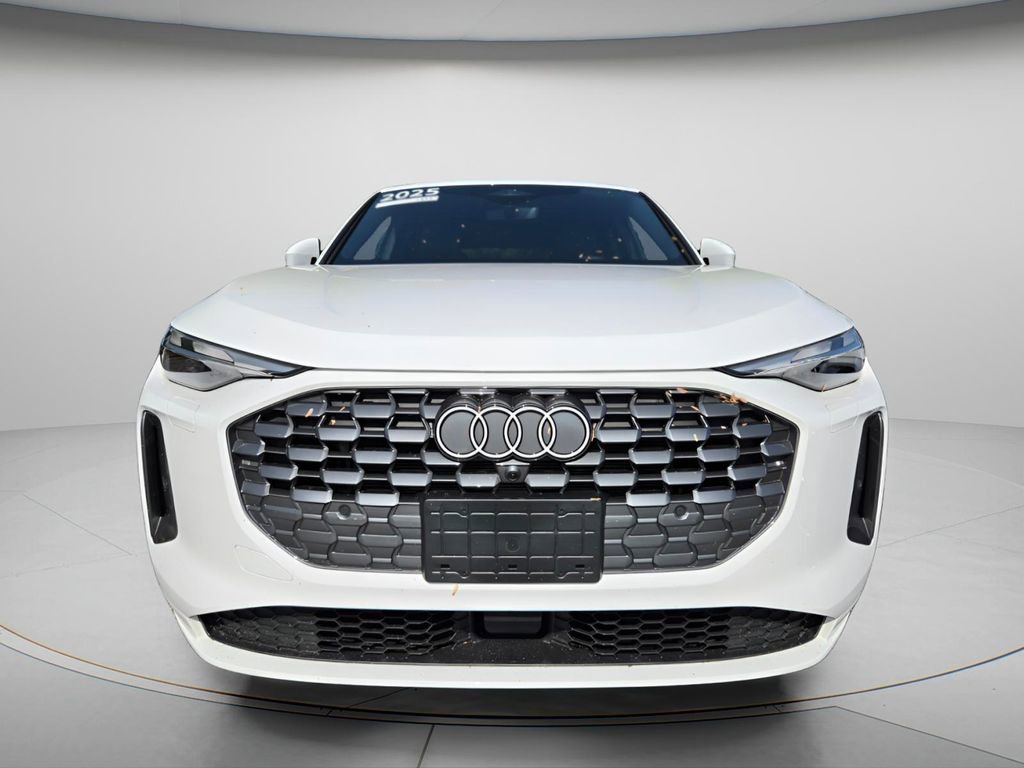 Certified 2025 Audi Q5 Premium w/ Convenience Package image 3