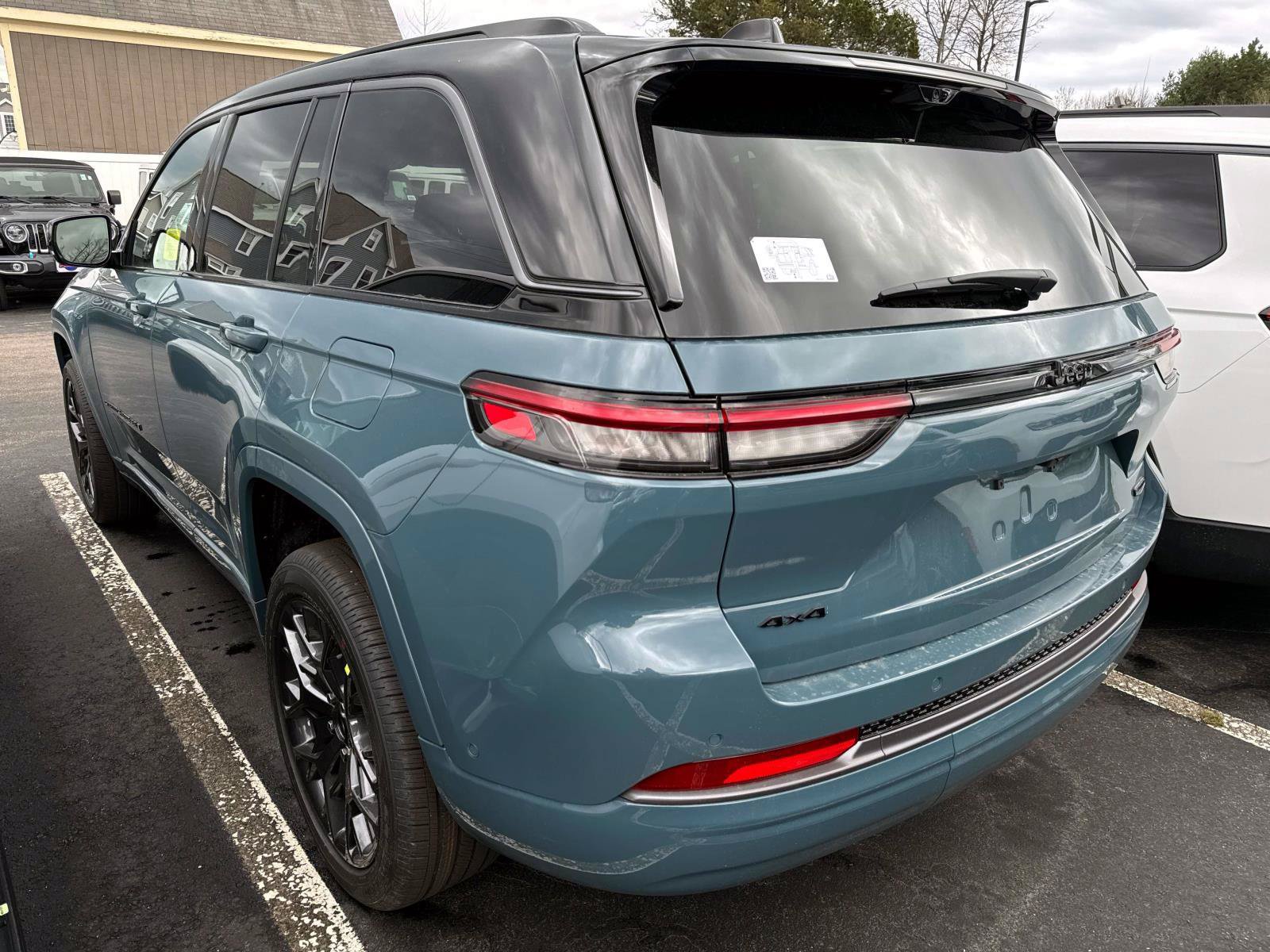 New 2026 Jeep Grand Cherokee Summit w/ Obsidian Package AWD/4WD image 3