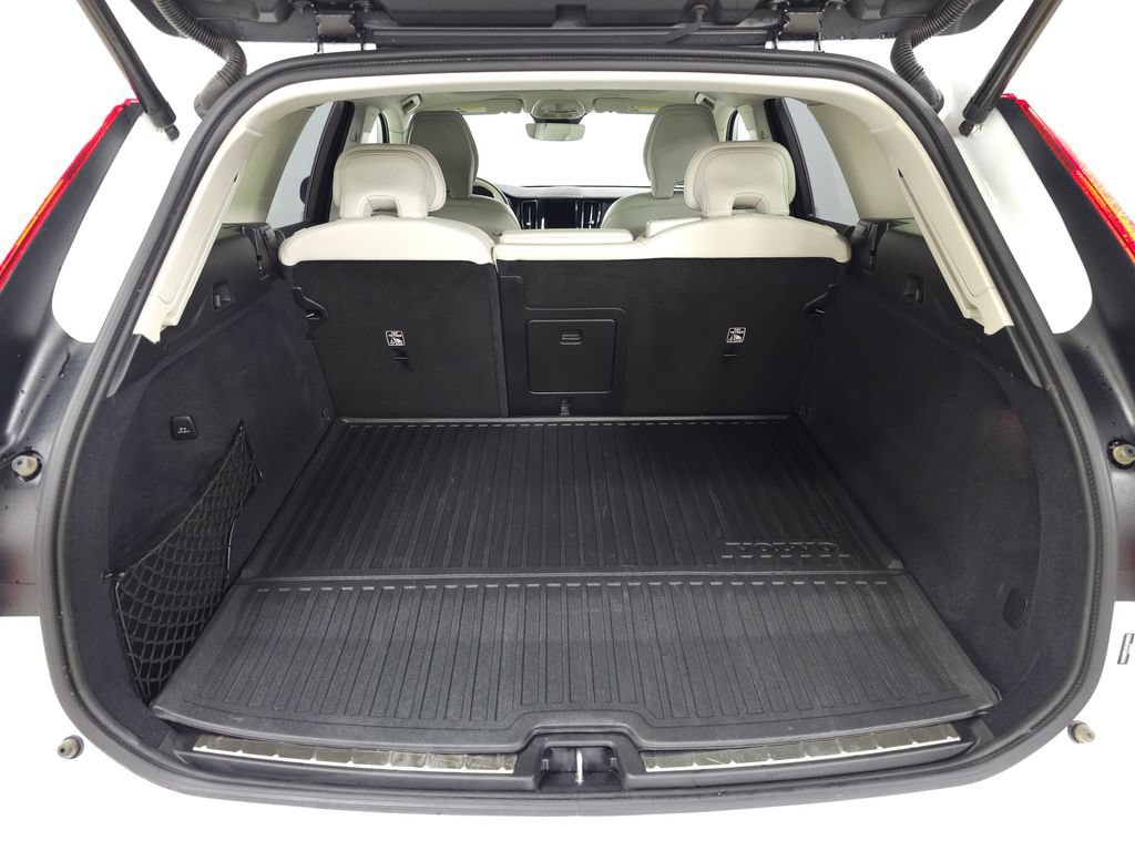 Used 2025 Volvo XC60 T8 Plus w/ Climate Package AWD/4WD image 8